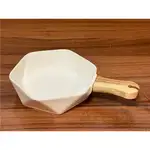 پخش عمده تابه شش ضلعی دسته چوبی thumb 1